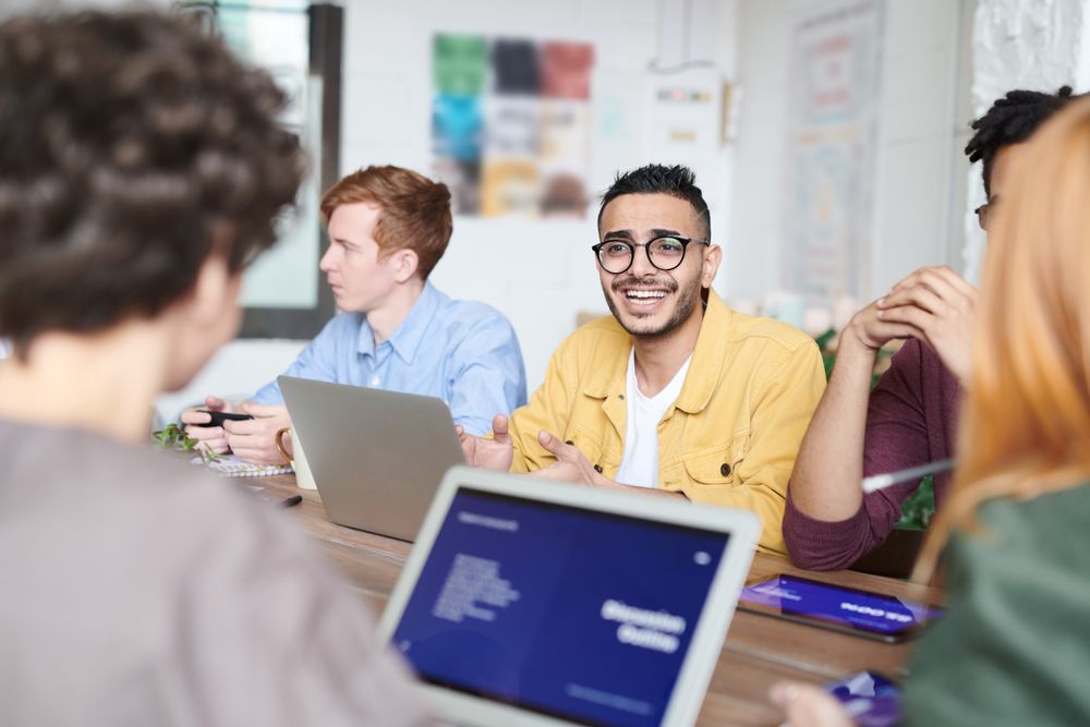 Treinamento de onboarding: como estruturar a integração de novos colaboradores [presencial e remoto]